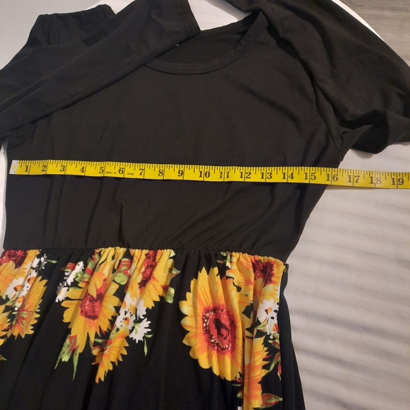 Maxi dress with flowers - Picture 7 of 12